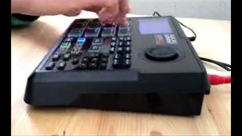 Making a beat with AKAI XR20