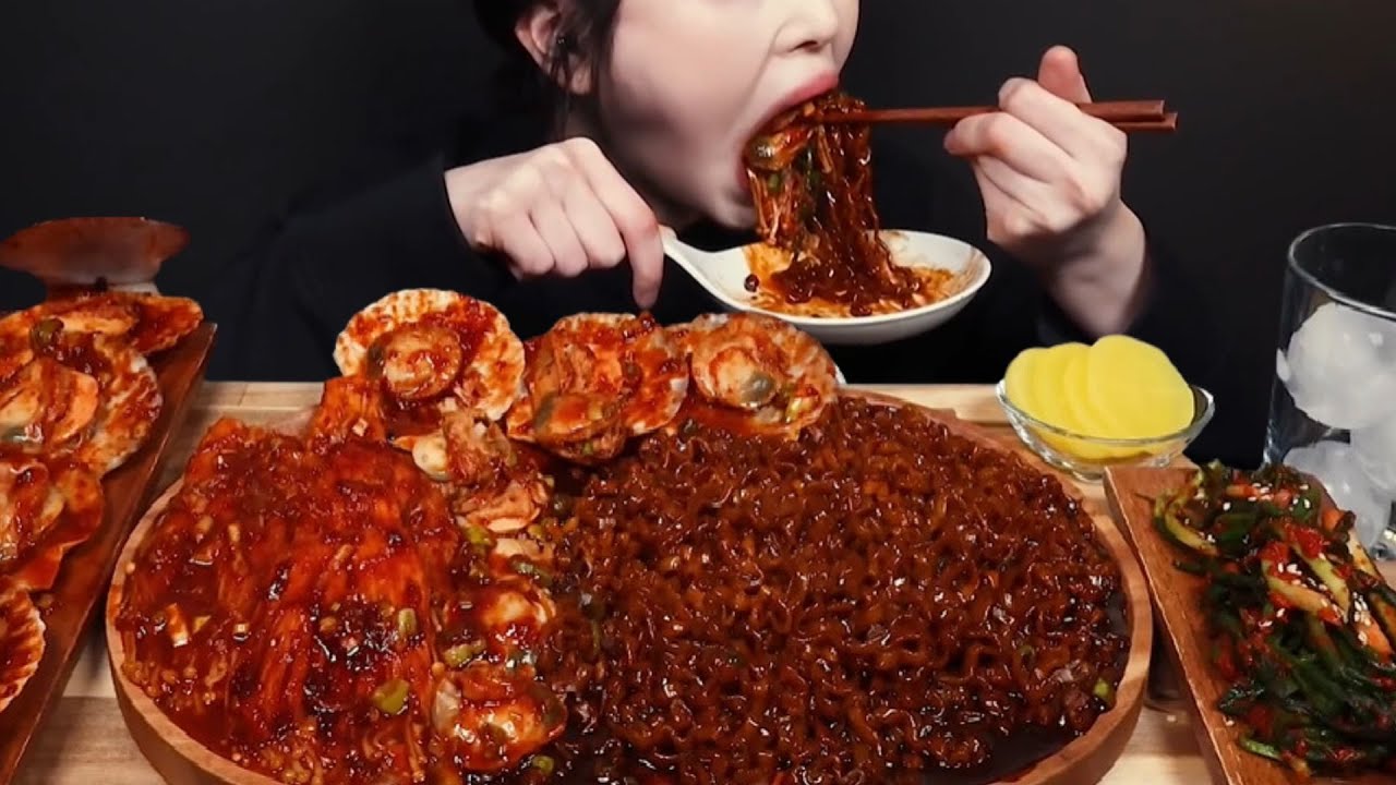 ASMR MUKBANG Spicy Noodles & Seafood