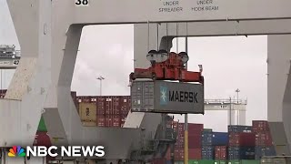 Dockworkers back on the job amid new evidence of economic strength