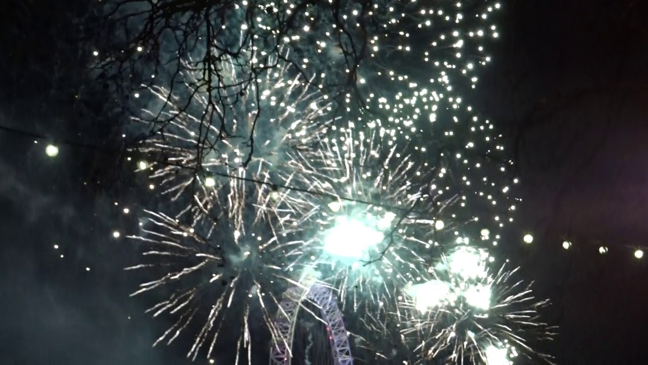 London New Year&#039;s Eve Fireworks 2017/18 Red Area near Blackfriars - YouTube