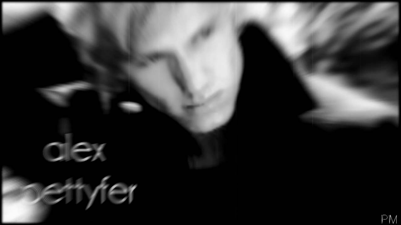 ▲Gimme More, Alex Pettyfer!