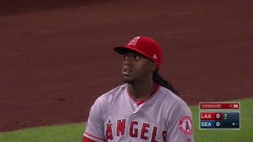 LAA@SEA: Maybin makes a sliding catch in foul ground