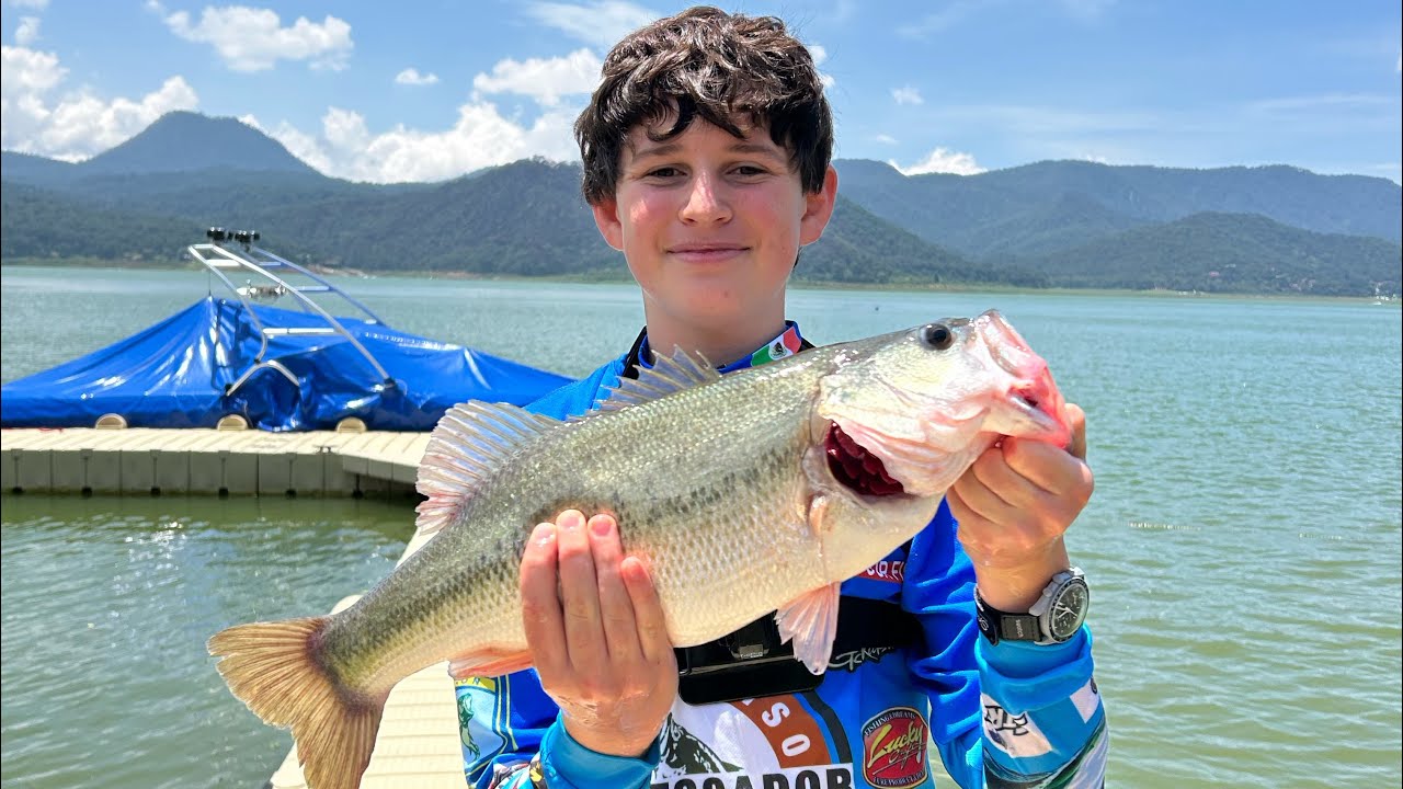 10 POUND BASS!!!! (Fishing Freakout)