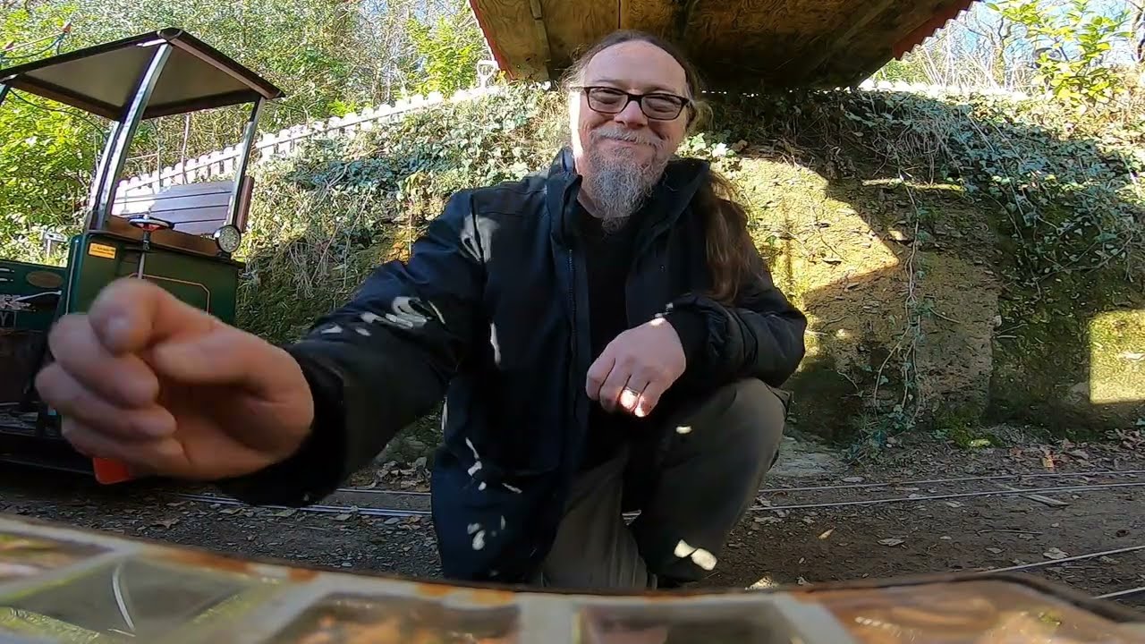 Новогодняя железная дорога «Плющ». Последние рейсы в 2025 году. Садовые железные дороги с шириной...