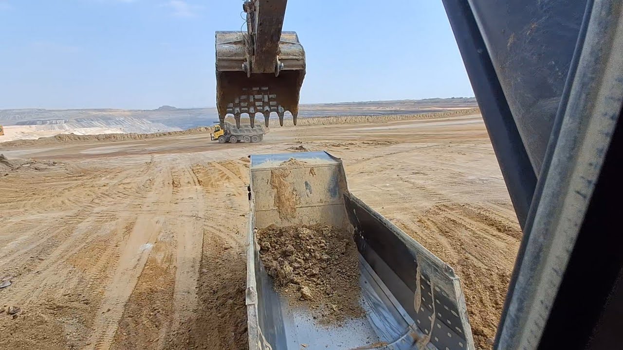#video digging caterpillar 480&Volvo loading taracks Mighty luj materiyal full loading 460volvo 