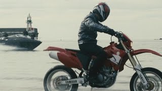 Yamaha WR 450F chasing scene / Alex Rider: Stormbreaker (2006) ☆☆☆☆ Resimi