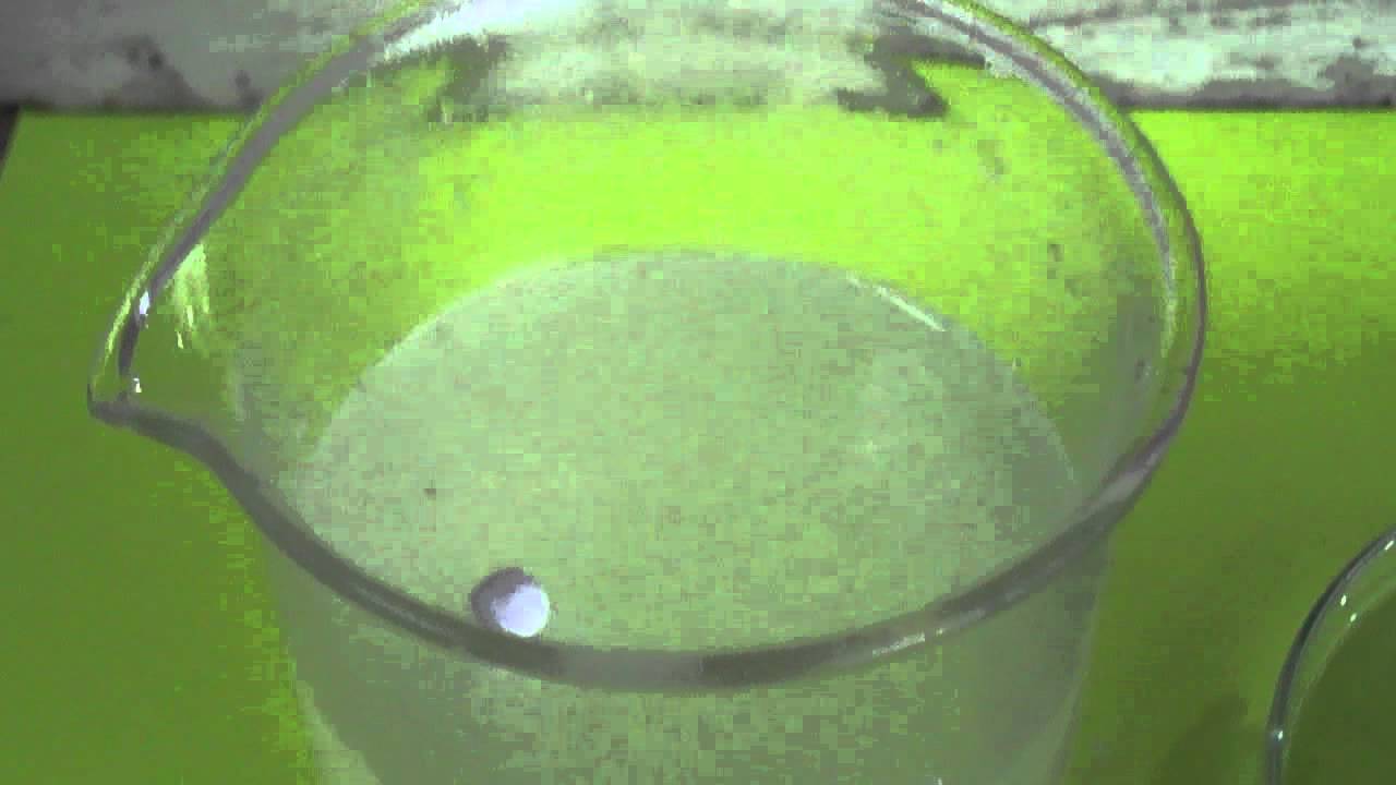 Reacción Química - Agua y Sodio - H2O Y Na - YouTube