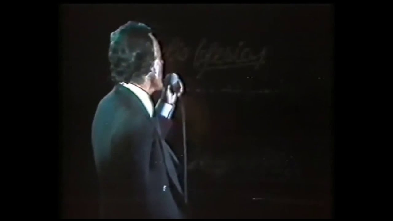 Julio Iglesias Un Canto A Galicia En Estadio Bernabeu Real Madrid 1983