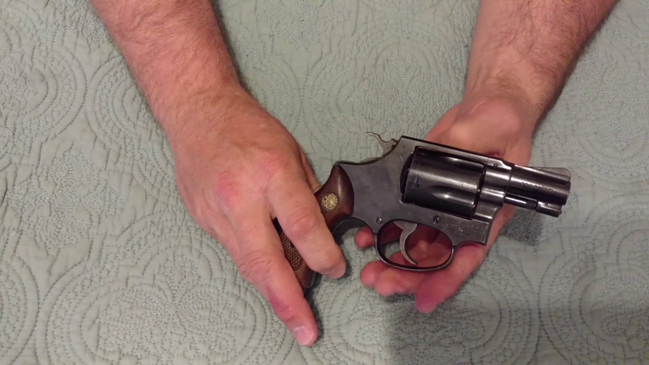 Smith & Wesson Model 36 Chiefs Special - YouTube