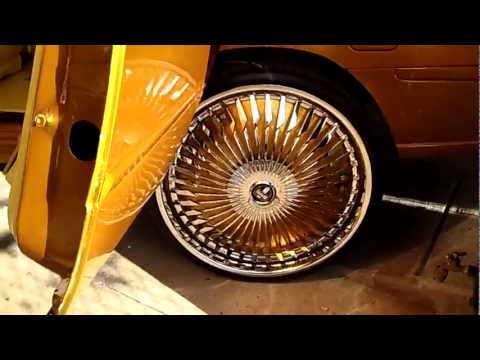 Chevy Impala on 30 inch dubs