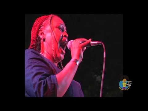 Lady Alma - Hold It Down (Live In Philly) 2003