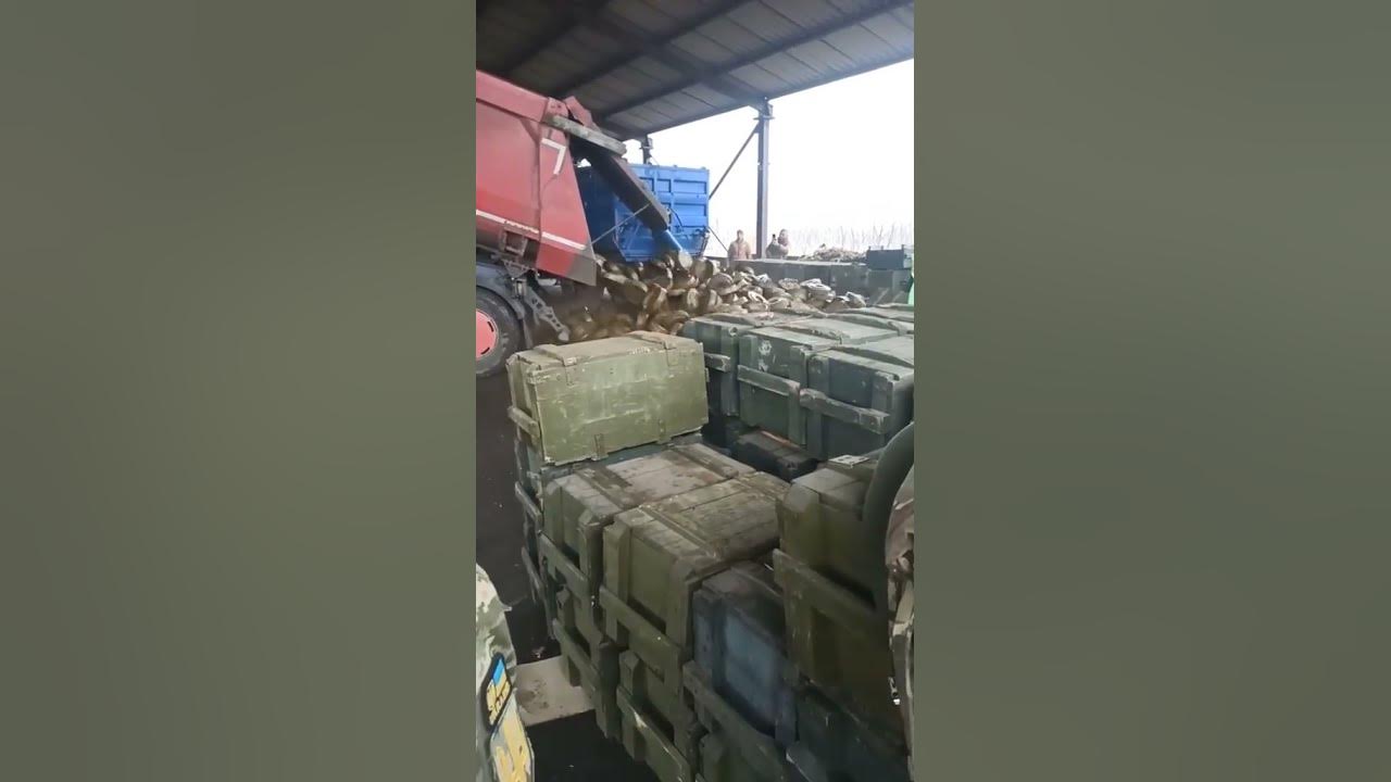 Выгрузка мин. Биг бэг фосагро. Разгрузка навоза. Выгрузка мин. Выгрузка мин.