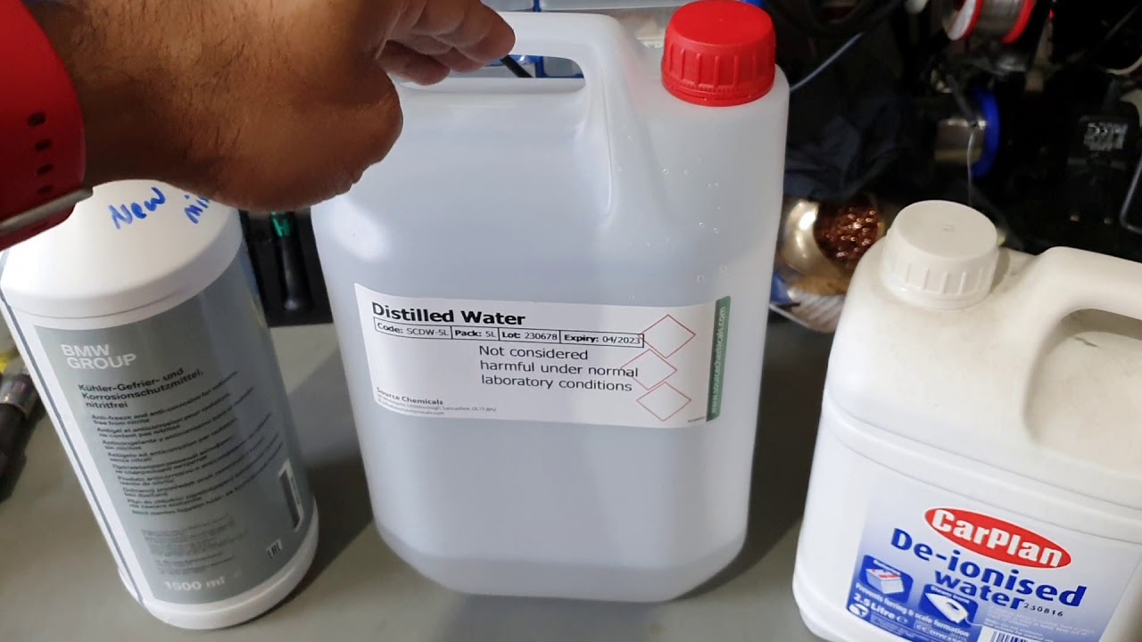Дистиллированная вода в лаборатории. Дистиллированная вода BMW. Дистиллированная вода для растений. Табличка дистиллированная вода.