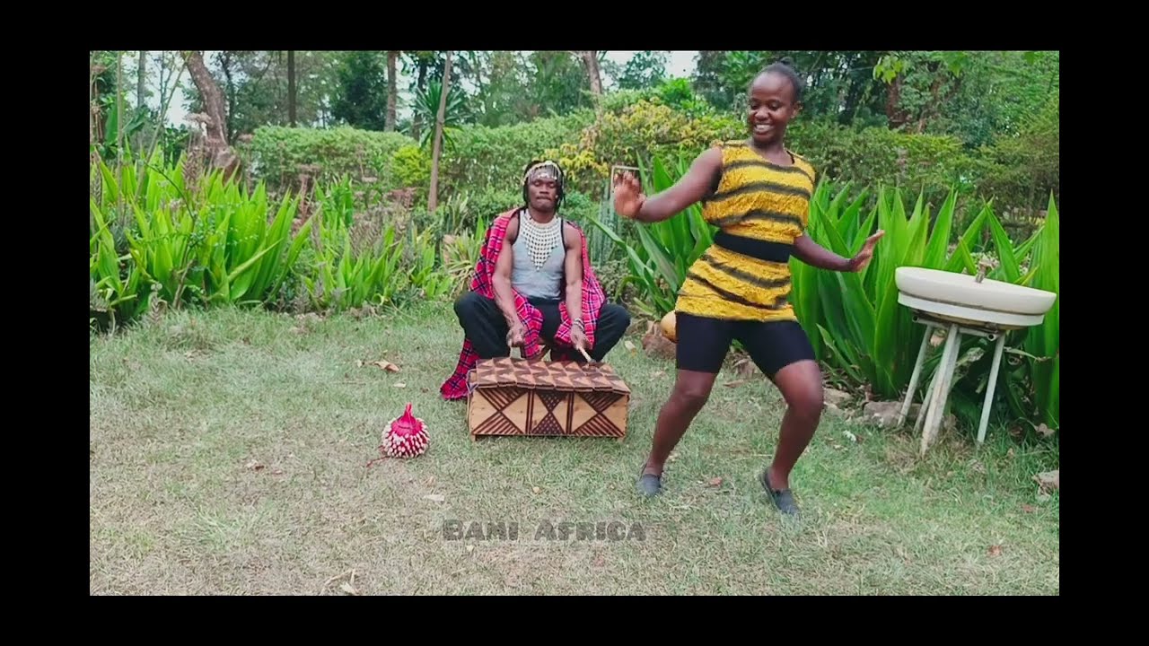“Incredible Lady's Marimba Dance 🔥 Afro-Fusion Energy!!!”