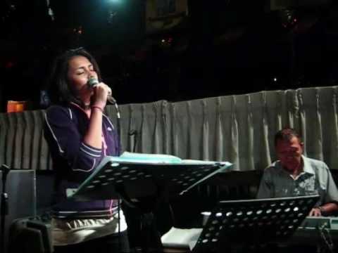 YUMI (Standard Jazz) - "Someone to Watch Over Me" Live! @ Stone House