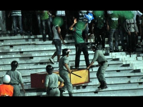 Ultras Eagles vs Cops (Raja vs Eniymba) A.C.A.B - YouTube