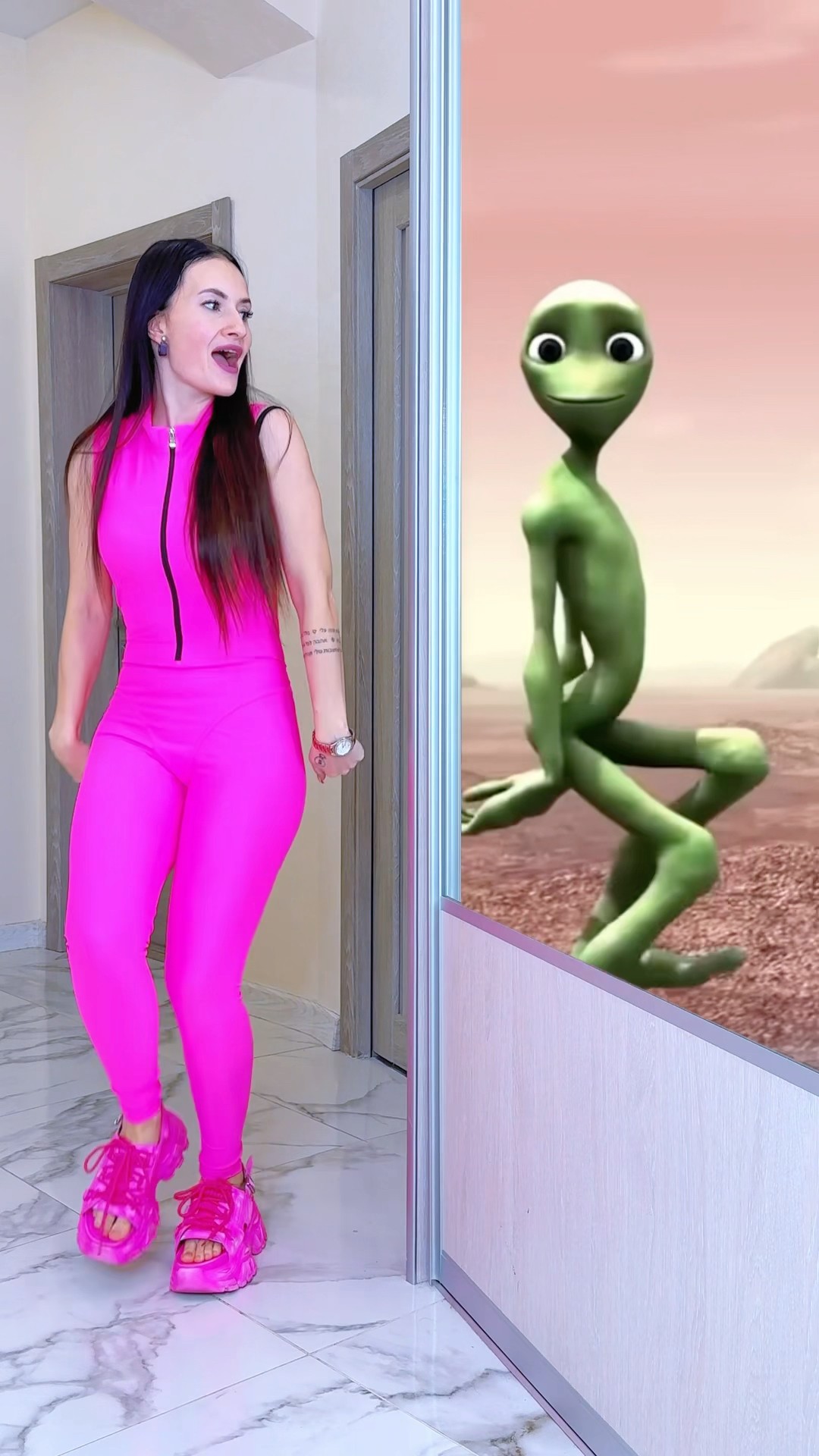 What’s Wrong With My Dame Tu Cosita Mirror?) #katebrush #shorts #viral #dametucosita