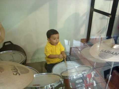 El baterista mas joven del mundo....