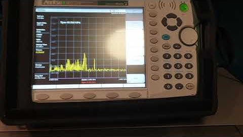 Xmas Eve and my Anritsu Spectrum Analyser meets my old microwave.
