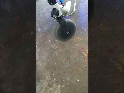 موجود سكوتر كهربا للبيع دفع امامي سنتر لوك مفتاحين في منطقة رام الله الرقم 0595546668