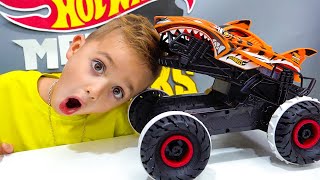 Влад и Ники веселятся с новыми игрушками Hot Wheels Monster Truck RC