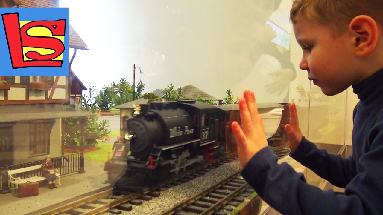 Большой магазин игрушек и Детская железная дорога за 700000 тысяч ЦДМ в Москве