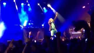 Elephant man live in Barcelona - intro - Haters wanna war