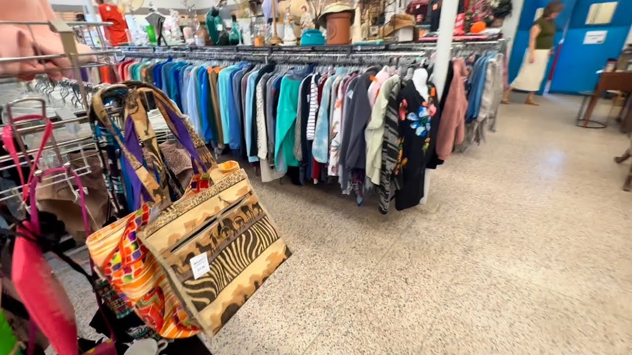 ASMR Расслабляющая прогулка по комиссионному магазину (тихая речь)