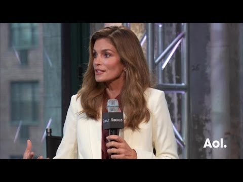 Cindy Crawford Gives