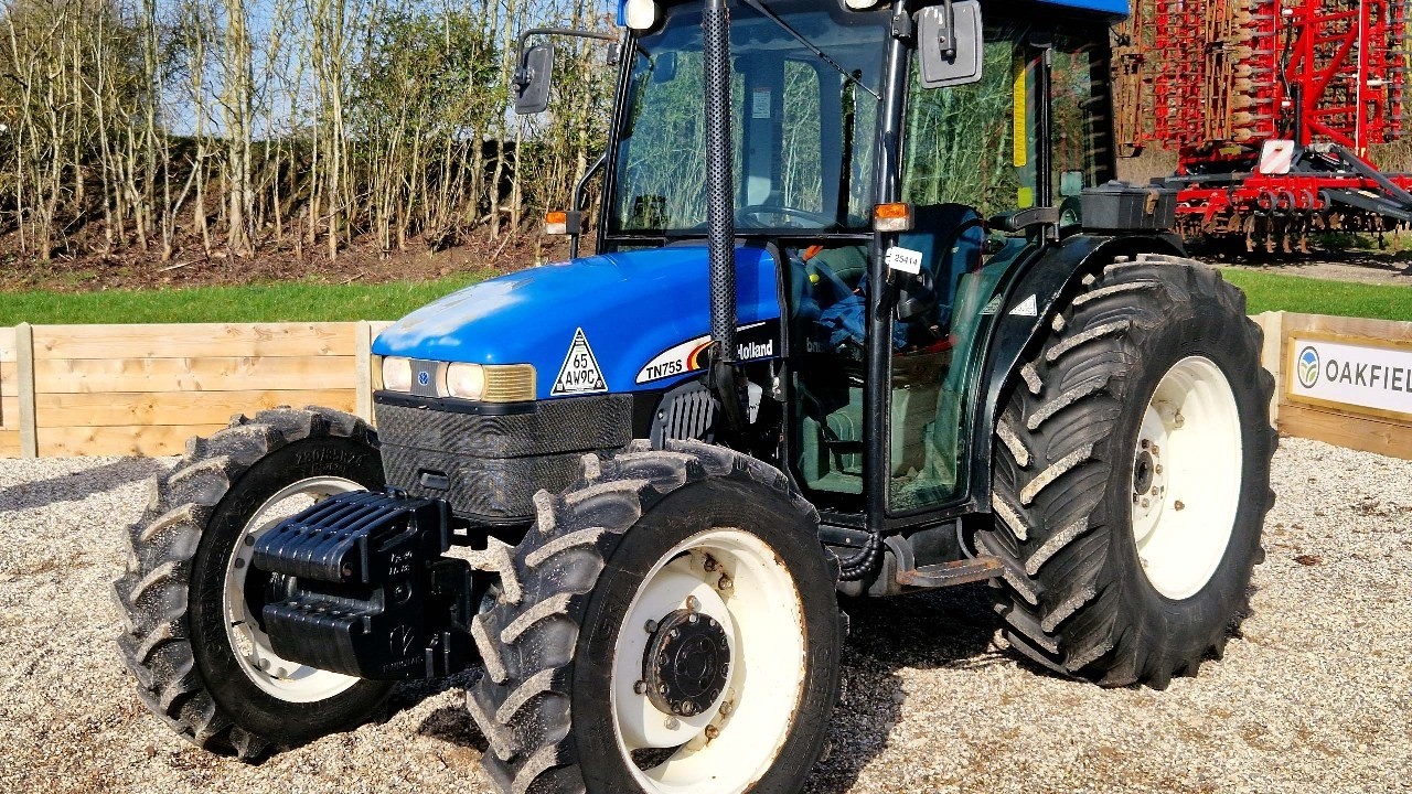 3/14 なお様 2003 New Holland TN75S 4WD Tractor with SuperSteer front axle