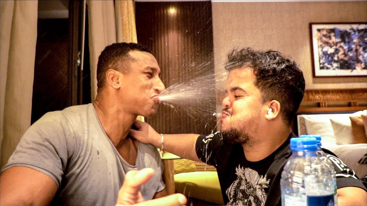 تحدي شكون اضحك.. مشيت الى اكبر فنذق في دبي