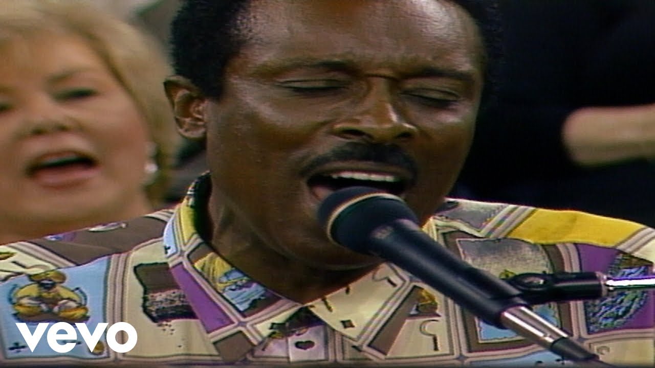 Bill & Gloria Gaither - Sanctuary [Live] ft. Jessy Dixon - YouTube