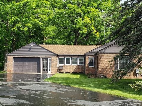 3264 Card Drive, Burton, MI home video tour