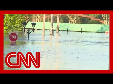 Thousands in Michigan evacuate after 2 dams failed