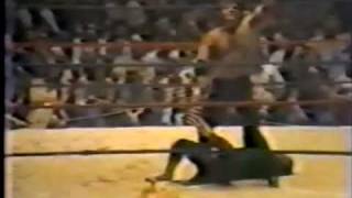 ⁣Jerry Lawler Breaks Jimmy Hart's Leg (6-29-81) Classic Memphis Wrestling Replay