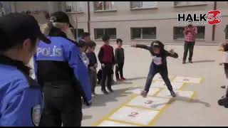 Polisler Çocukların 23 Nisan Coşkusuna Ortak Oldu