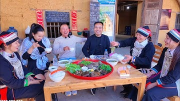 Đón Tú Gái Bản toàn món ngon bánh Tam Giác Mạch gà đen lợn gác bếp canh đắng. Nguyễn Tất Thắng