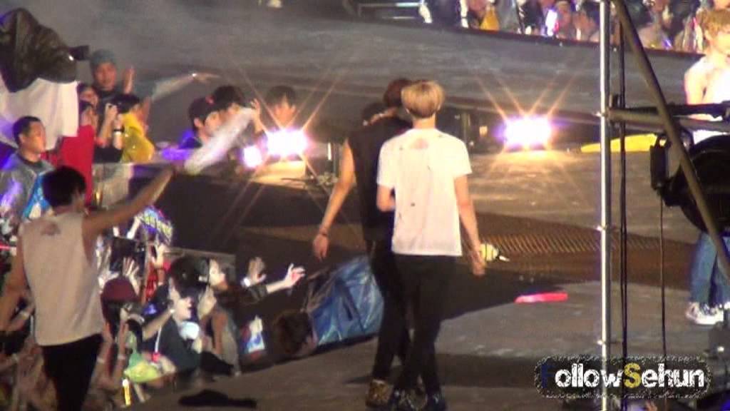121123 SMT Singapore ending EXO Sehun focus.
