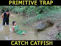 Eating Delicious! Primitive Build Trap Deep Hole To Catch Catfish - Getting Survival Skills