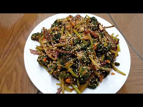 ☆잃었던 입맛도 찾아주는 기분 좋게 쌉쌀한 <strong>머위</strong> 나물, 맛나게 무쳐 잡숴봐유^^☆