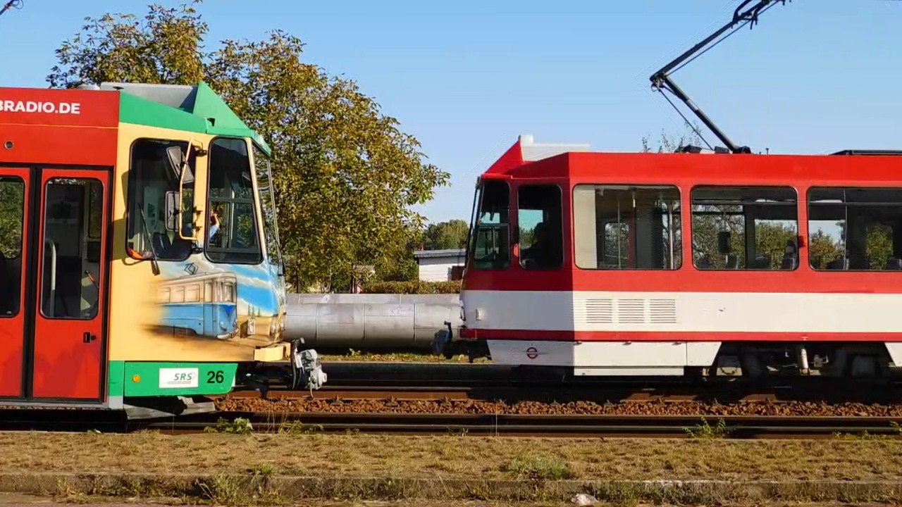 Straßenbahn Cottbus: Fotosonderfahrt mit KTNF6 SRS 26 (ex. 171) durch die Stadt (Oktober 2021)