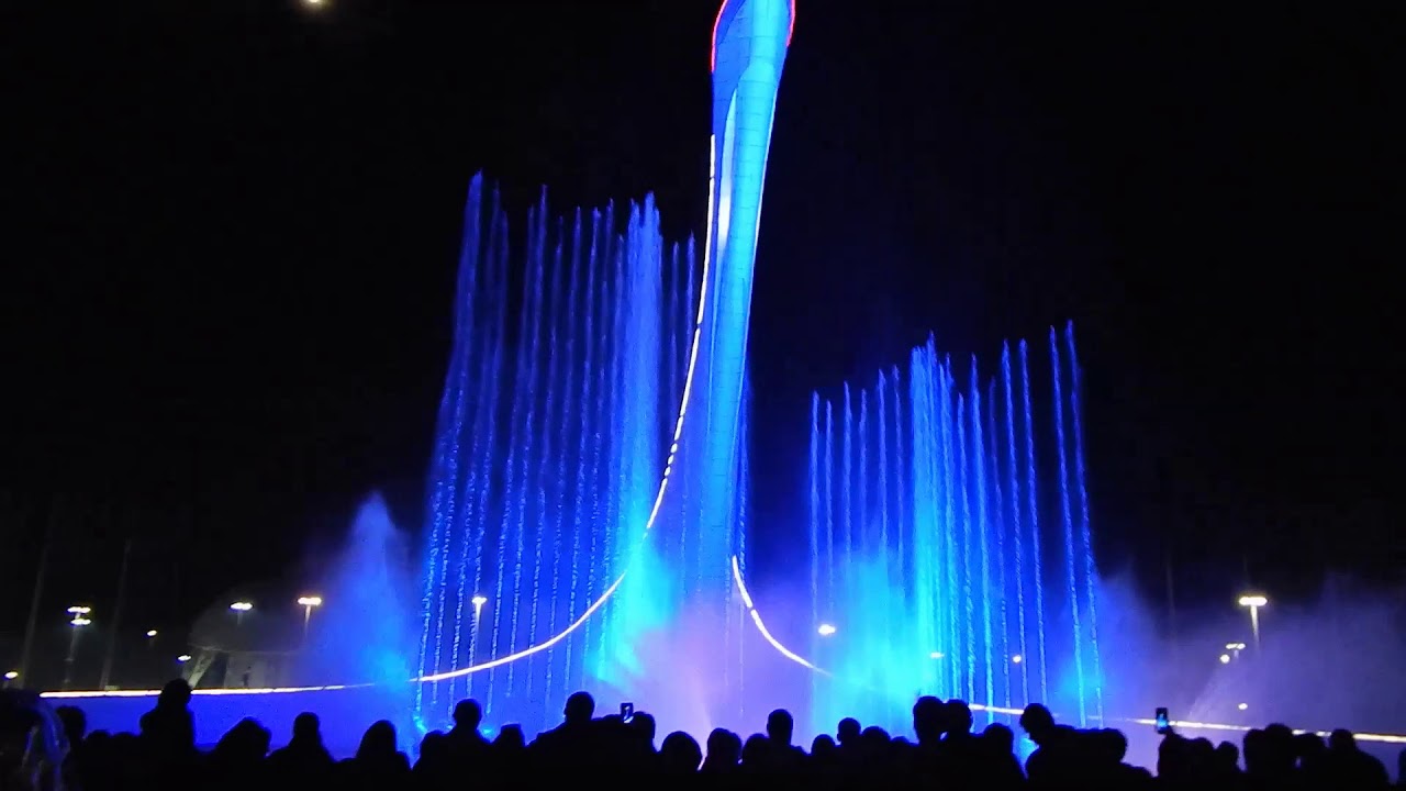 Олимпийский парк часы работы. Фонтан Адлер Олимпийский парк. Поющие фонтаны в Адлере Сочи парк. Поющие фонтаны Сочи Олимпийский парк. Фонтан в Олимпийском парке Адлер.