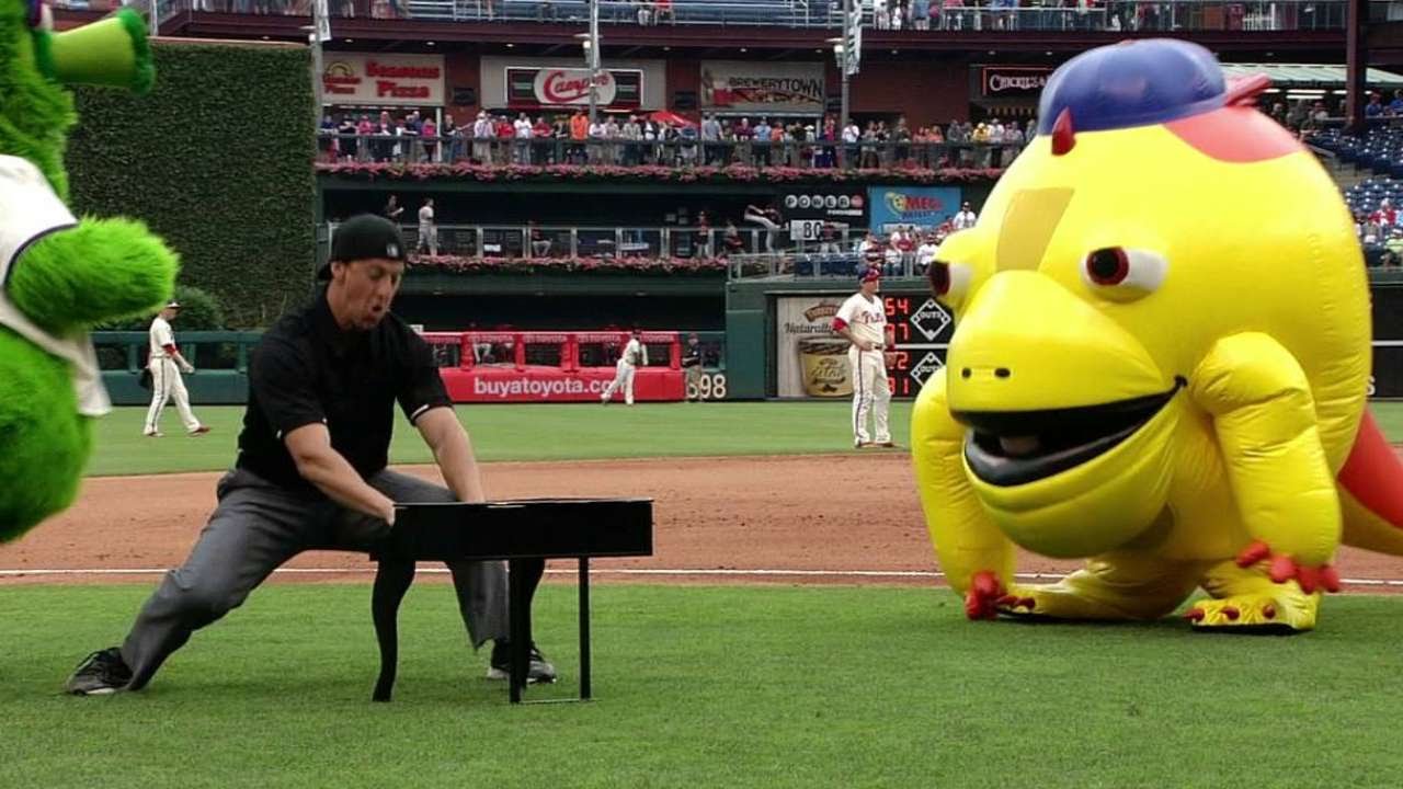 BAL@PHI: 'Umpire' is swallowed up by Galapagos Gang - YouTube