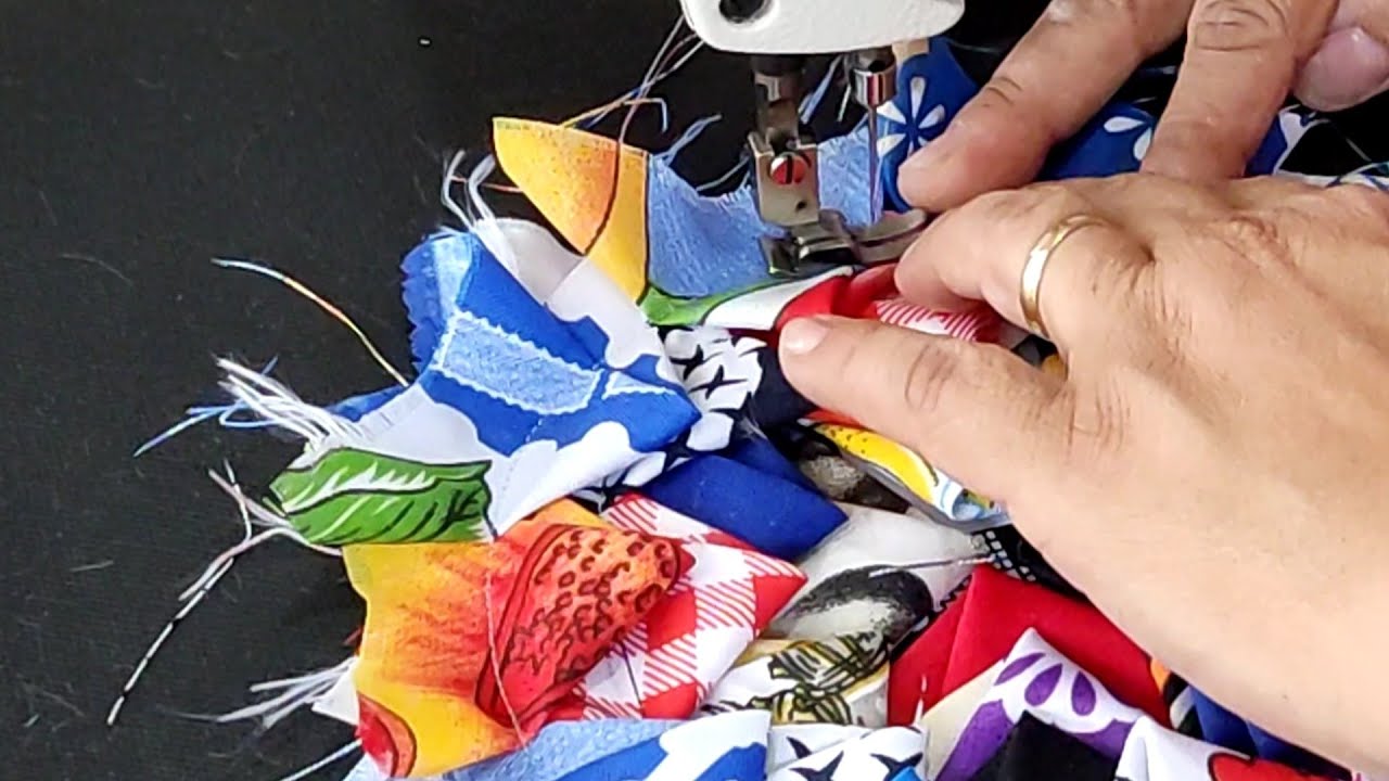 TAPETE DE BICOS DIFERENTE FEITO COM PICADINHOS DE RETALHOS