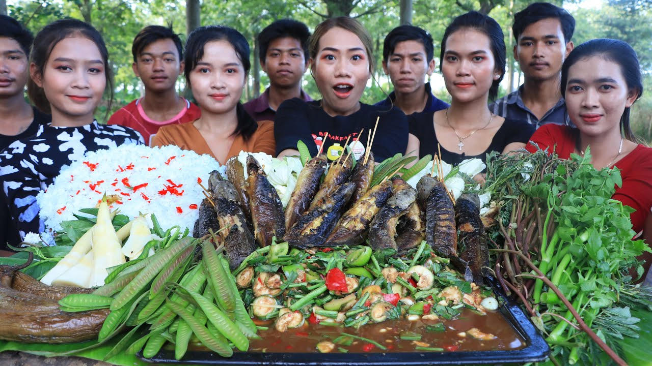 Amazing cooking fish grilled with vegetable salad Prahok sauce - Fish grilled recipe