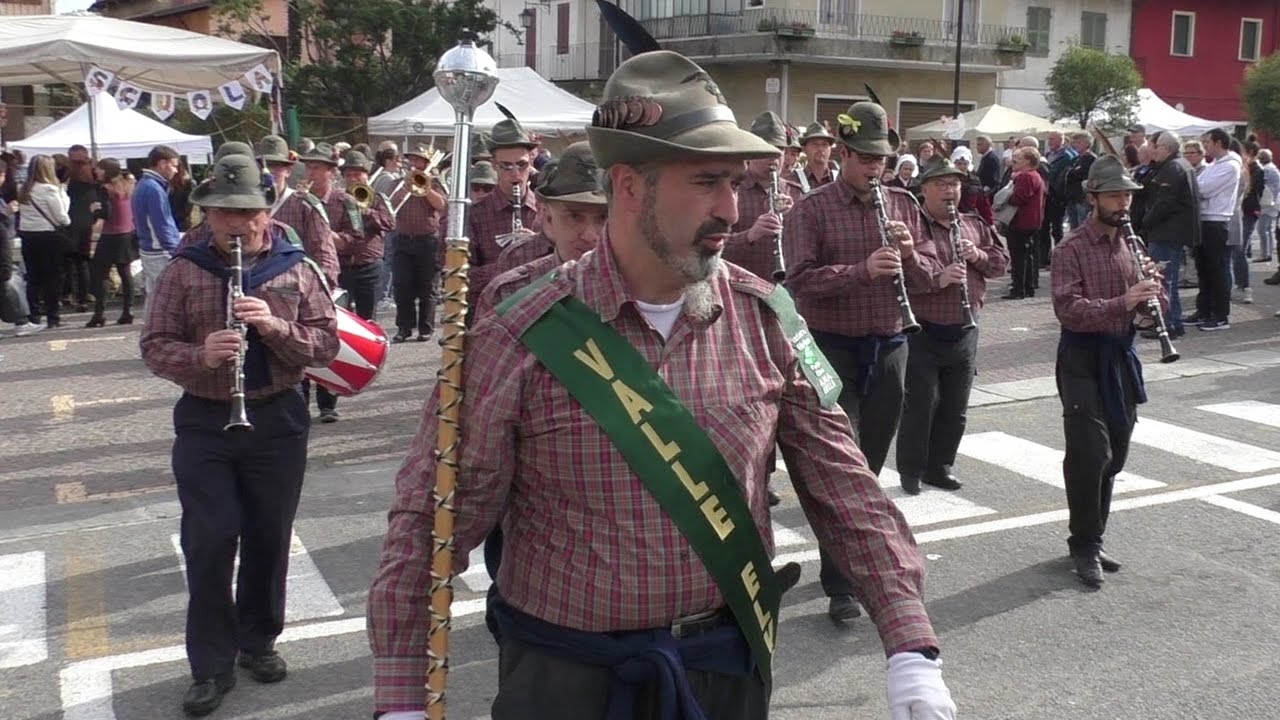 Piverone 2016 - Festa castagna - Fanfara Alpina Valle Elvo A.N.A. Biella in sfilata