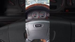 Volvo S80  2,5 audi dzinējs. Automašīna rezerves daļām