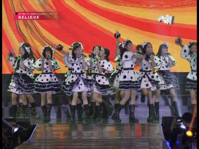 [1080p] JKT48 - Medley Melon Juice + Suki Suki Skip @ JKT48 5th Anniversary Concert BELIEVE - RTV class=
