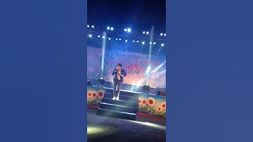 Chi dân cởi áo khoe body cực truất