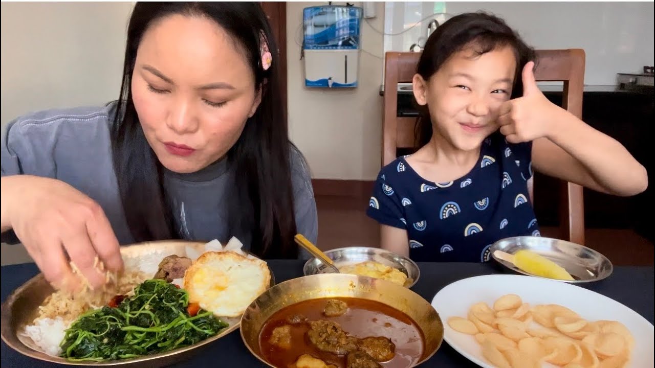 Chicken soup,latte ko saag,egg fry,rice ama chori🤣@gurungfamily4715